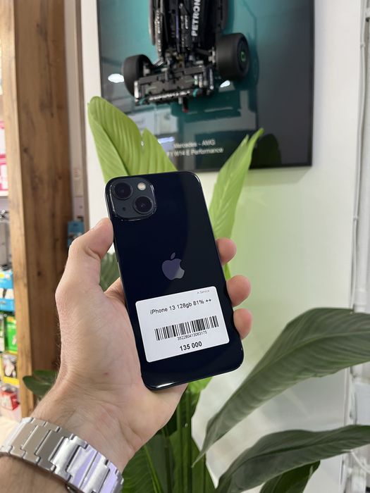 iPhone 13  в идеальном состоянии