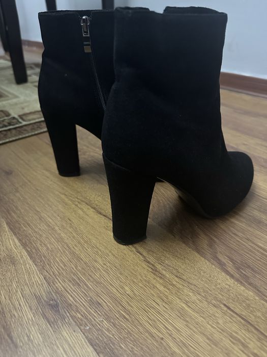 Продаю сапожки новые.