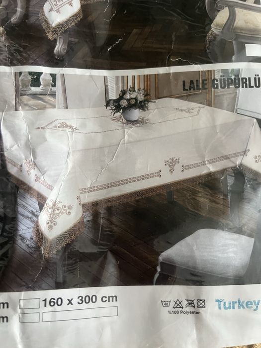 Покривка за маса елегантна луксозна 160/220 см златно и бяло нова в опаковка