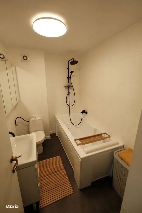 Apartament de 2 camere, modern, parcare subterana, str Eroilor