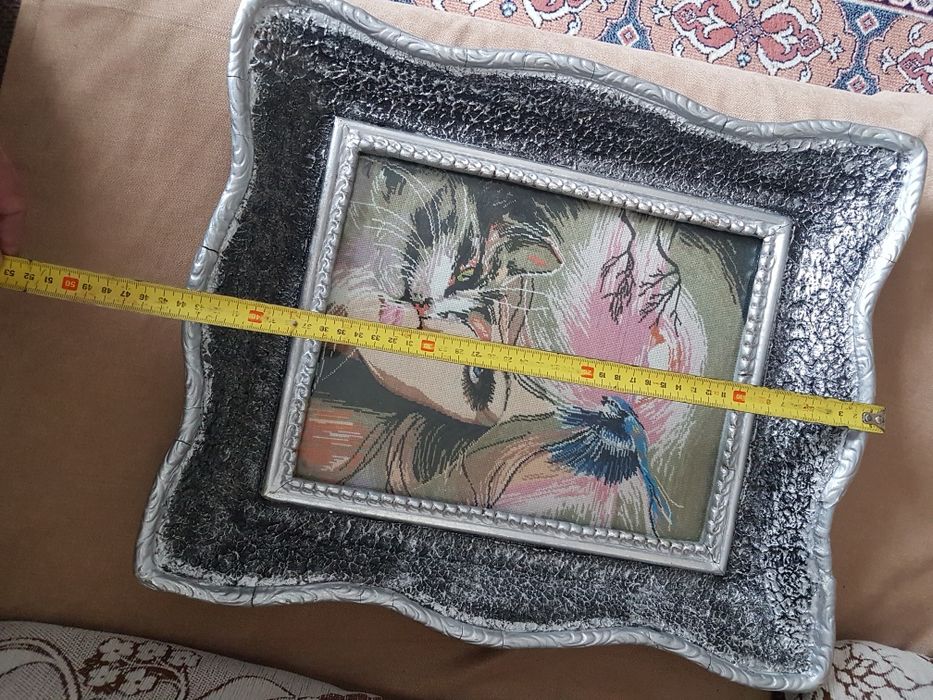 Goblen fata, pisica si pasarea 28 x 22 cm lumina ramei.