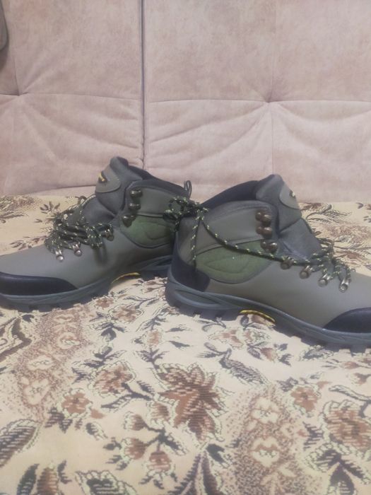 Продам зимние ботинки