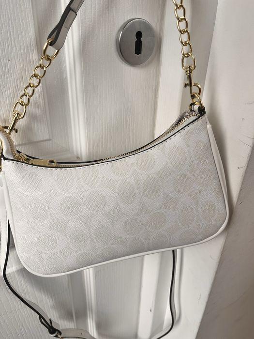 White Women’s Handbag Coach– Very Good Condition