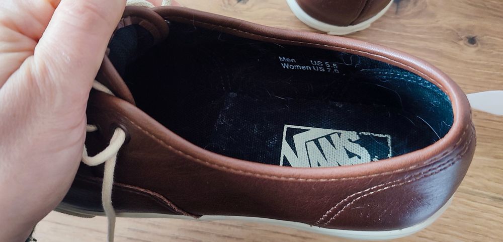 Кожени обувки Vans 37