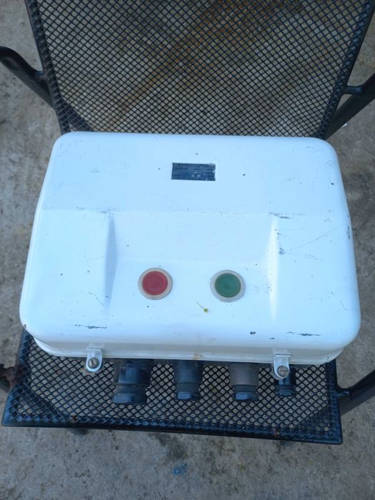 Трифазни контактори и пускатели