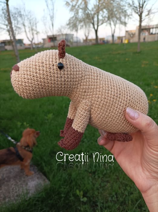 Capybara jucărie croșetată