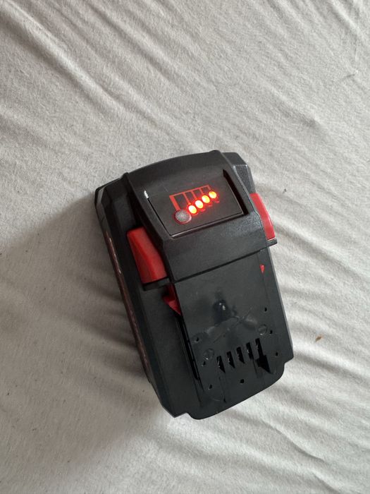 Vand acumulator milwaukee m18 de 10 ah cu celule lg