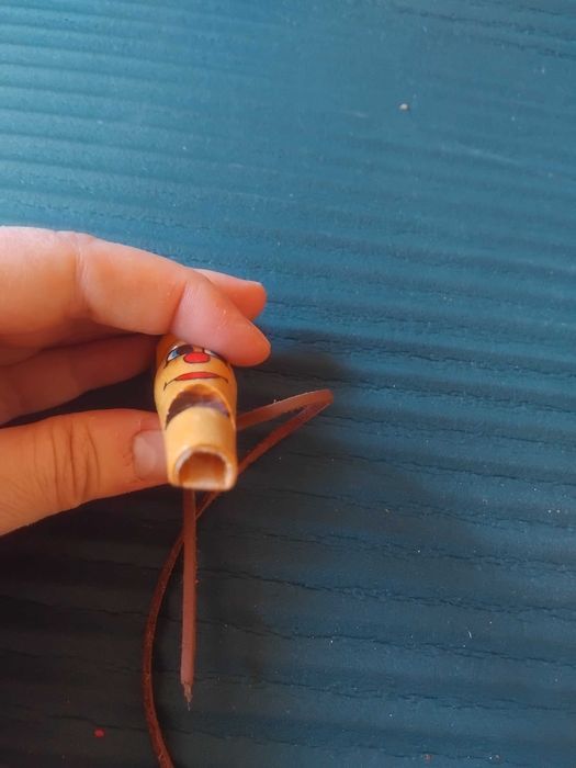 Свирка -  дървена ръчно рисувана с кожена връзка