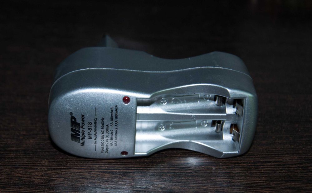 продам зарядку для батареек