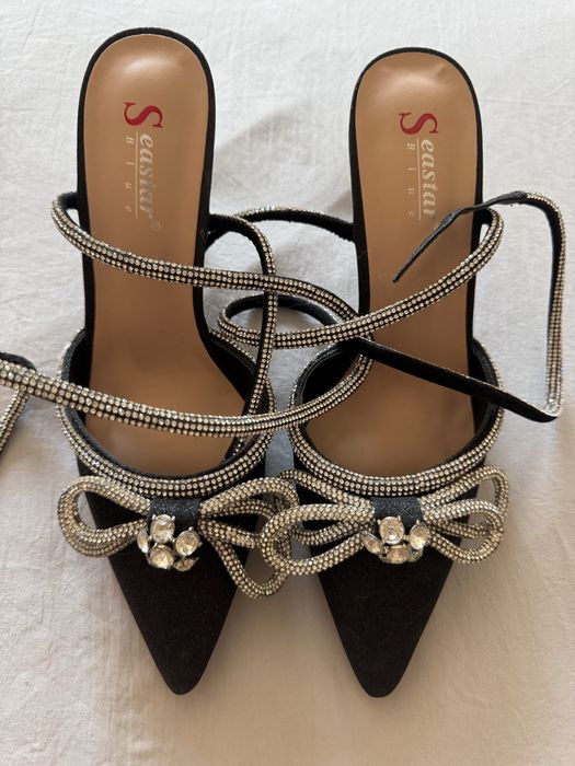 Красиви черни модерни токчета с панделка