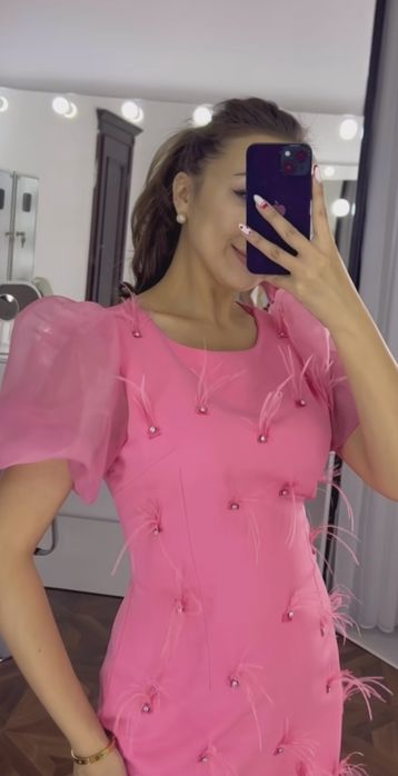 Яркое новое платье