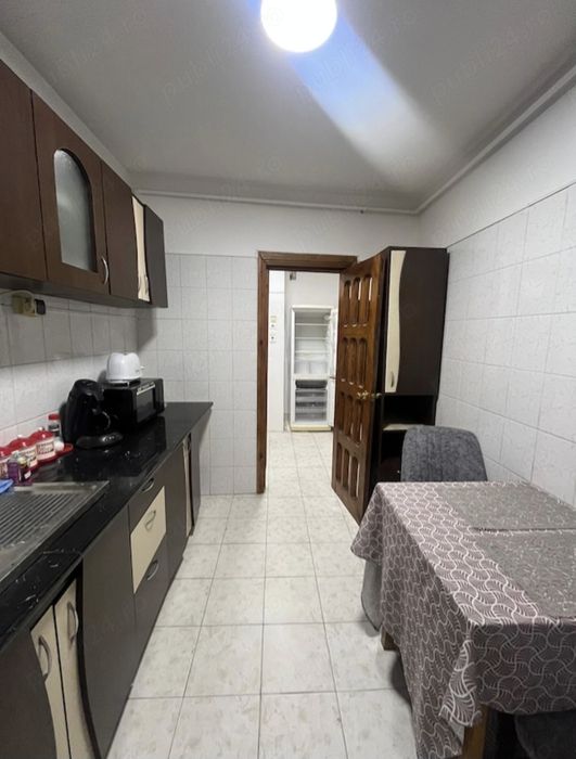 Inchiriez Targoviste, apartament.2 camere ,et.1, in spatele statiei de autobuz  Caraiman si Scoala Mihai Viteazul