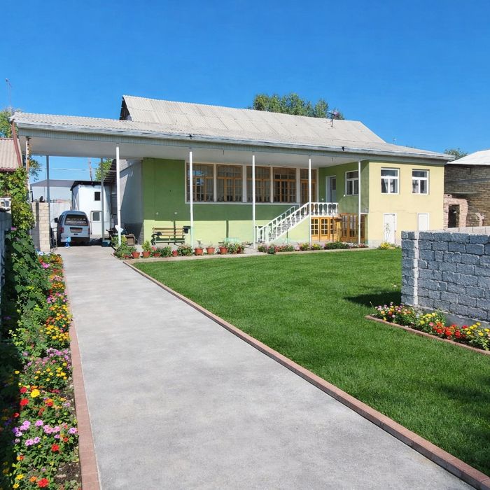 O'rta chirchiq Qorasuvda uy  sotiladi