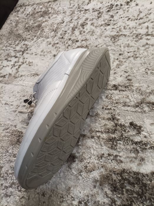 Дамски спортни обувки от естествена кожа