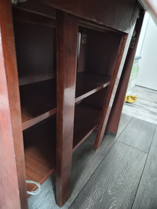 Отдам стол книжку