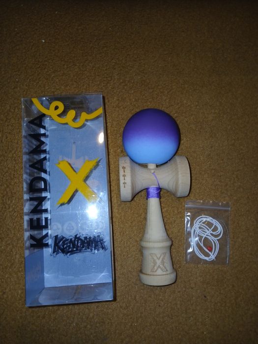 Vând kendama X !