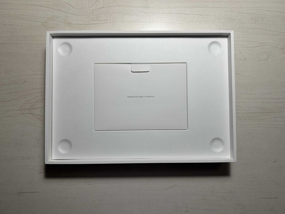 MacBook Neo 13", почти новый