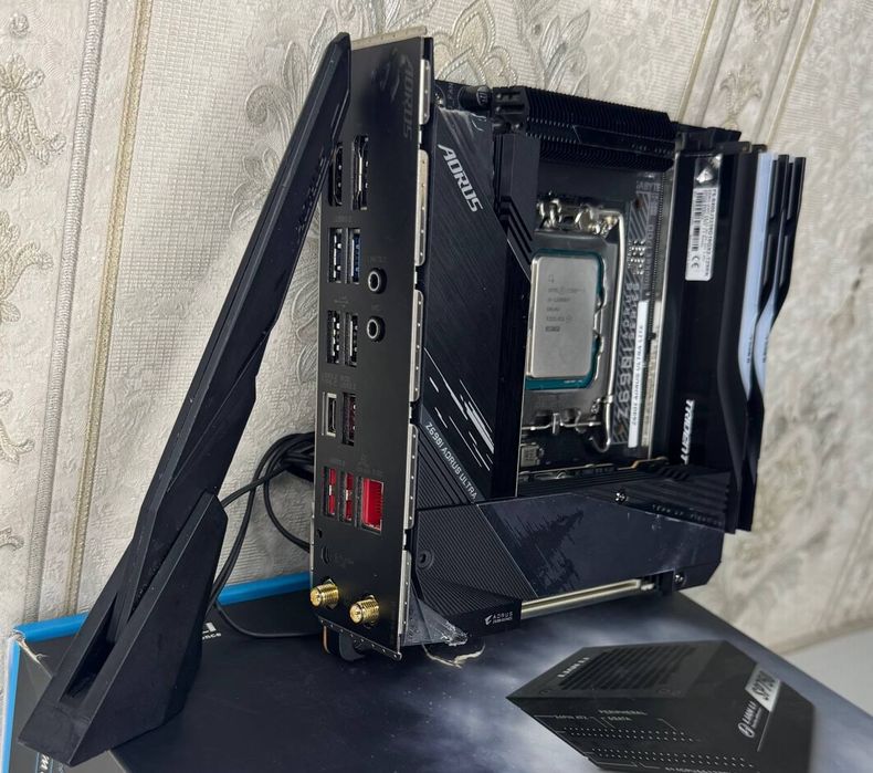 Aorus Z690i Ultra Lite DDR5 WiFi
Aorus Z690i Ultra Lite DDR5 WiFi

Тол