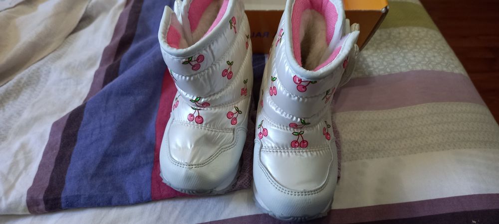 Подаются новые сапоги. Размер 22