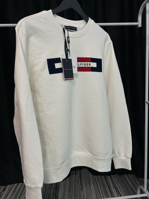 Reducere Stoc- Bluza Tommy Hilfiger barbati marimea M noua cu eticheta alb premium originala