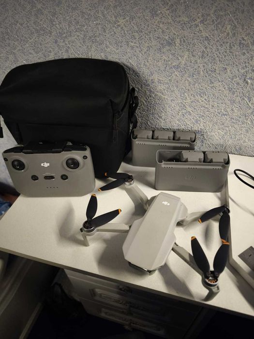 Дрон DJI Mini 2 SE Fly More Combo