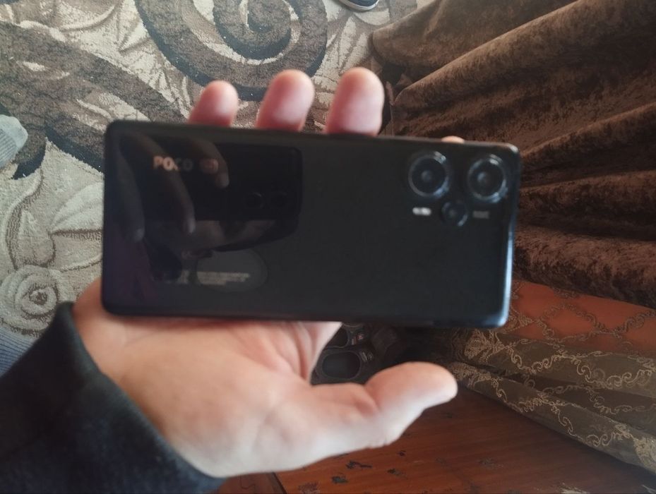 Poco F5 5 G sotiladi 12+8/256 gb