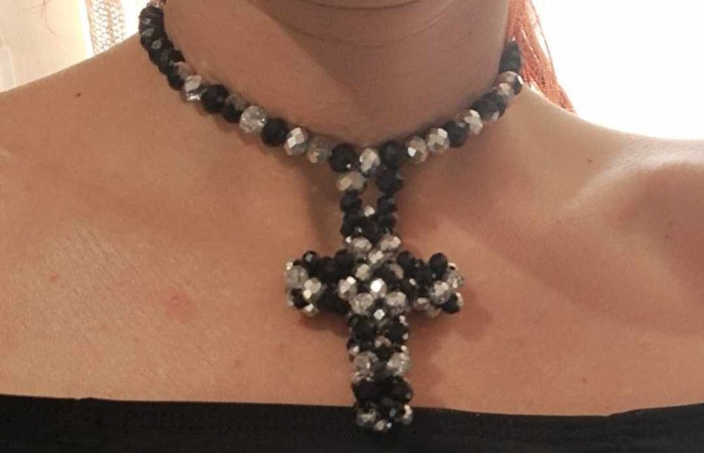 Ръчно плетени бижута от маниста