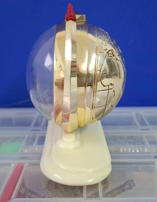 Ceas vechi mecanic glob pământesc