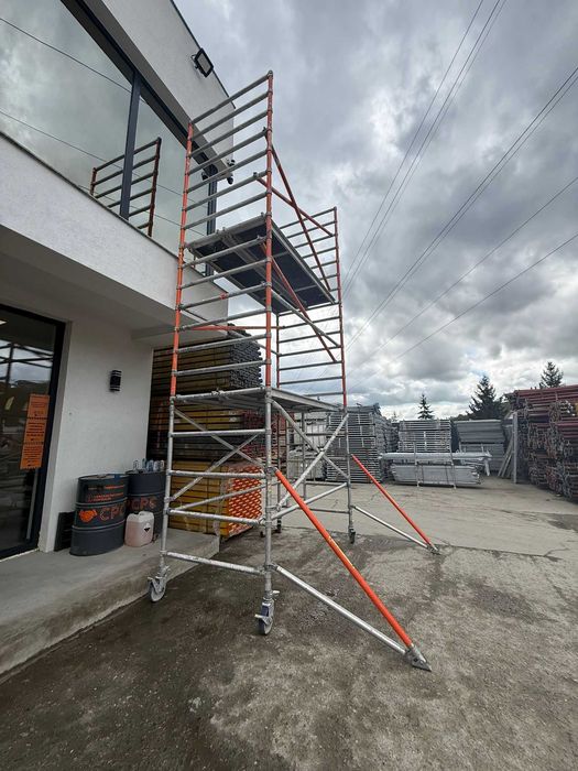 Inchirieri schelă aluminiu  interior/exterior cu roți mobila schela reglabila