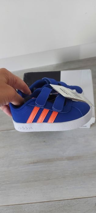 Pantofi Adidas noi, mărimea 21