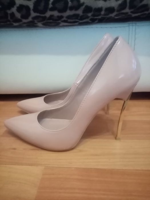 Pantofi stiletto nude rose