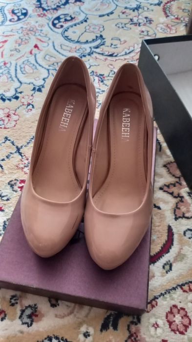Продам туфли на устойчивом каблуке