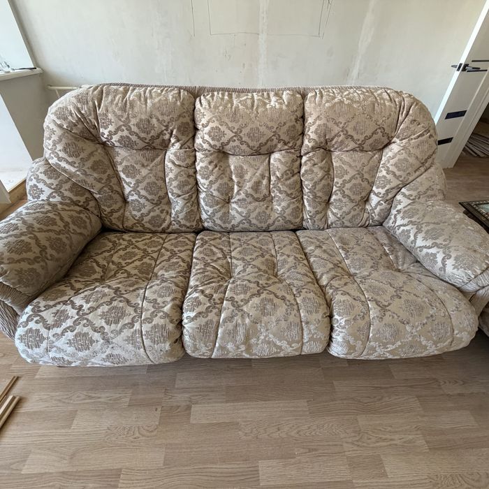 Продам диван 2 кресла срочно