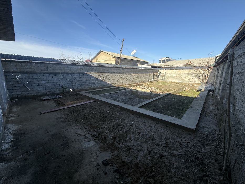 Продаю участок 2 сотки.куйлюк базар ориентир.8*23 участок ровный