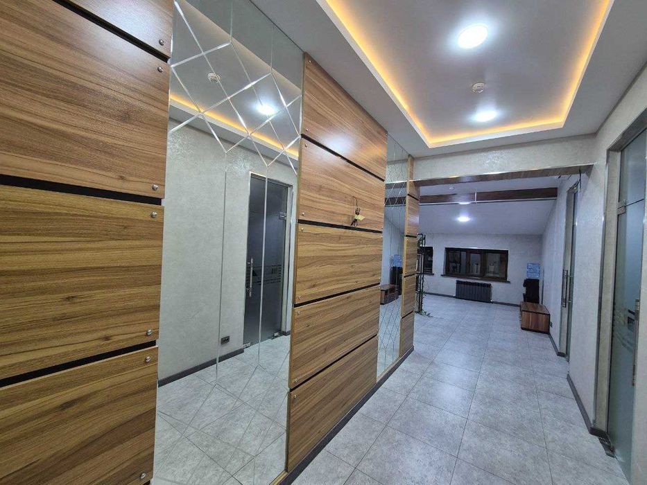 Сдаётся офис в БЦ  Яккасарайский район R25