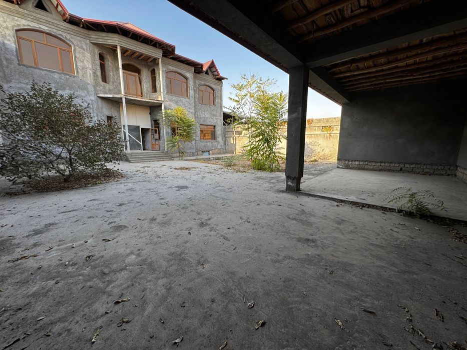 1-линия 6 соток 440 м² 2х этажный 6 комнат недалеко от Акмал Балык