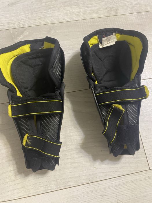 Продам Хоккейные щитки на ноги