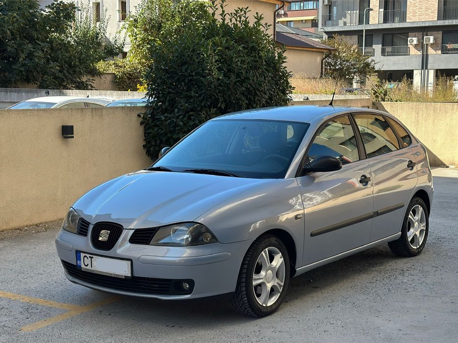 Vând Seat Ibiza { 2007 } 1.2 Benzină