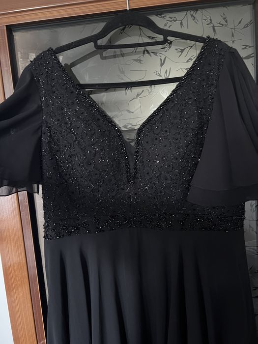 Vând rochie in stare buna