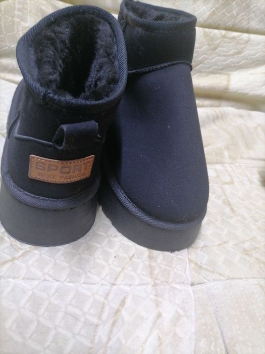 Продам угги новые