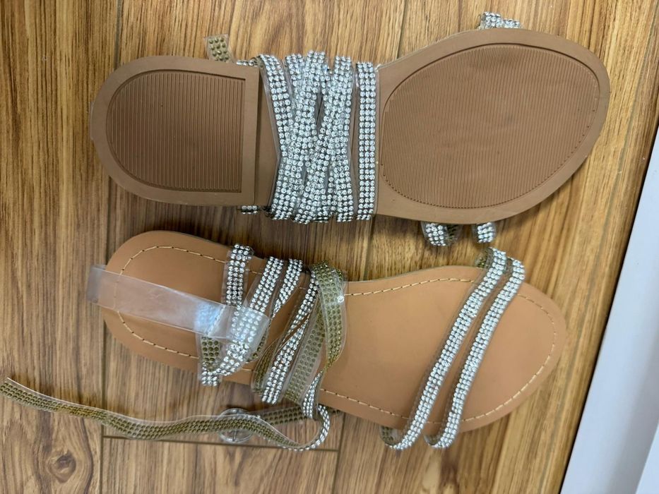 Sandale noi  elegante.    .