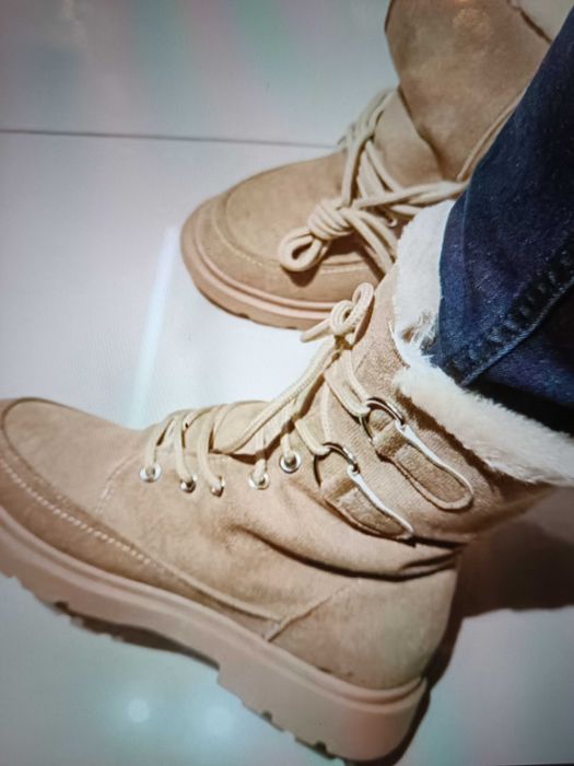 Продам новые ботинки