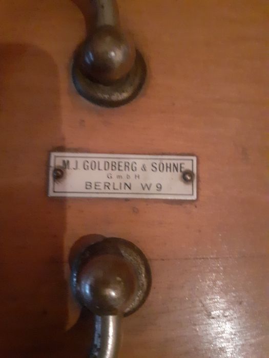 Продаётся антикварный микроскоп