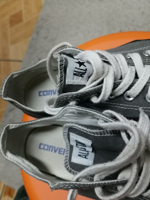 vand teniși  converse!