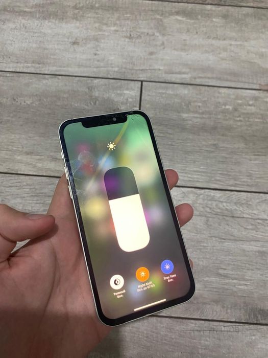 Айфон 12 сатылады