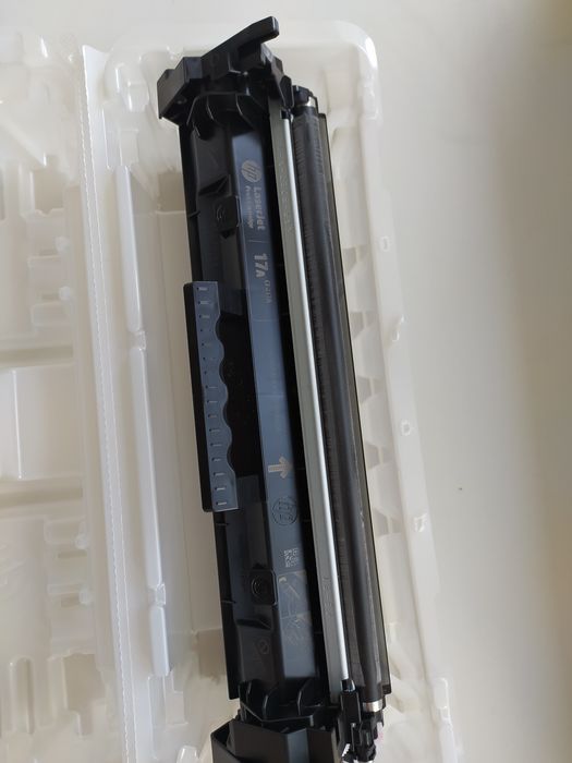 Картридж оригинал новый 17А Black