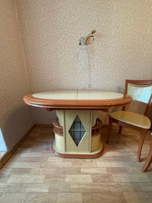 Стол обеденный для гостиной