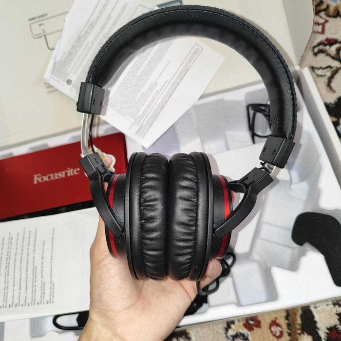 Звуковая карта Focusrite Scarlett 2i2 Studio 3rd Gen