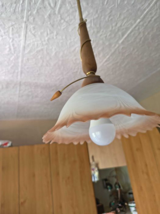 Продавам  Нов полилей тройка и осветително тяло за кухня