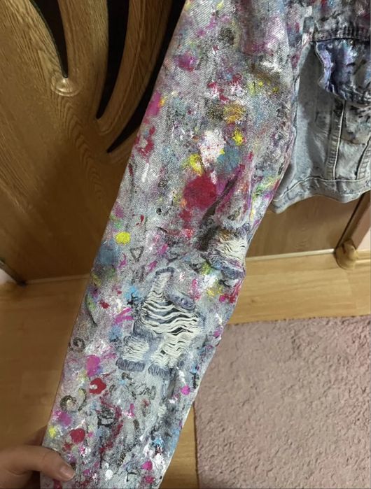 Nume piesa : Urban Muse Geaca de blugi pictata manual